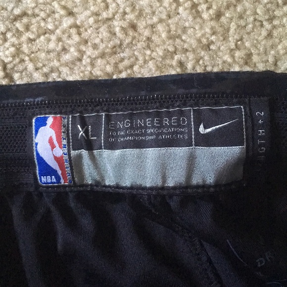 Nike Men's Milwaukee Bucks Dri-FIT Practice Shorts - Picture 4 of 6